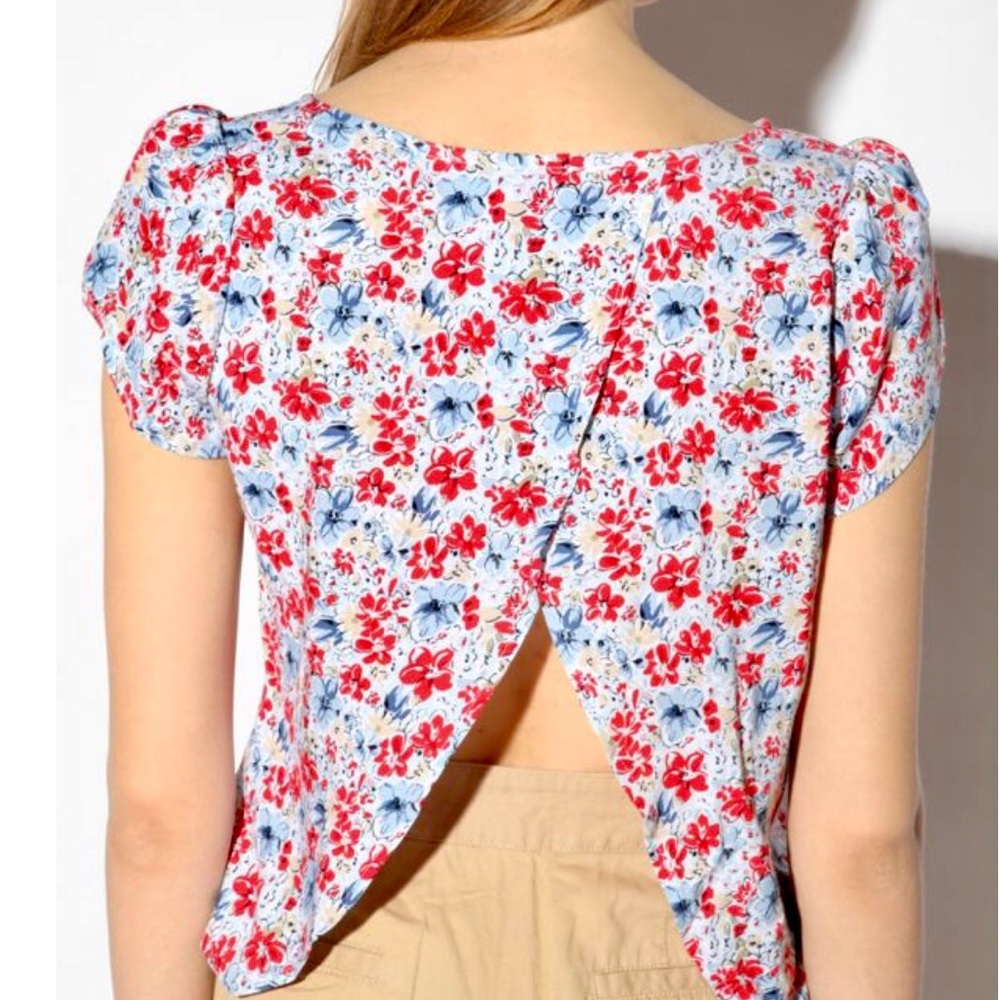 ☘️3 for $25 SALE! ☘️ Pins & Needles Tulip Back Top